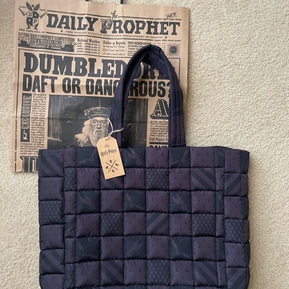 Authentic Harry Potter Athleisure Black Bag from HP store in NY Wizarding World - Picture 3 of 10